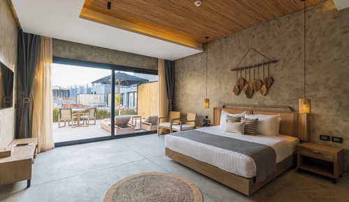Executive Pool Suite (Posh Club)