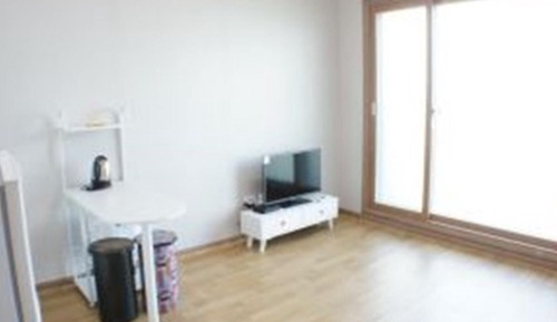 Room (Sound of waves (attic ondol room))