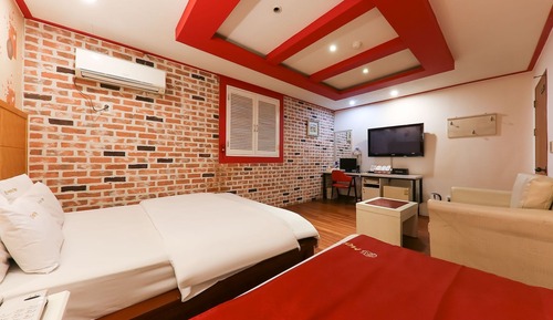 Room (Twin (Available to watch Netflix (ple)