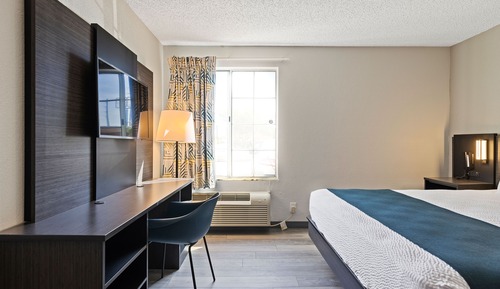 Standard Room, 1 King Bed, Non Smoking, Kitchenette