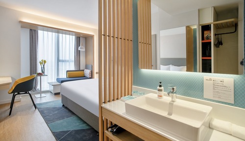 Standard Room, 1 King Bed (Extra Floor Space)