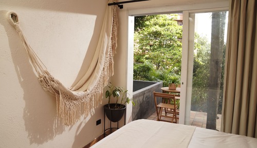 Deluxe Room, 1 King Bed, Bathtub, Garden View