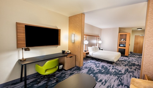 Suite, 1 King Bed, Non Smoking (Hearing Accessible)