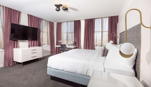 Studio Suite, 1 King Bed, City View