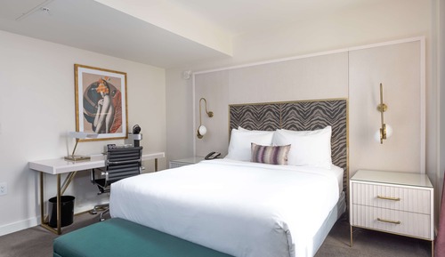 Studio, 1 King Bed, City View, Corner