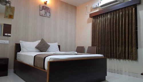 DELUXE DOUBLE A/C ROOM