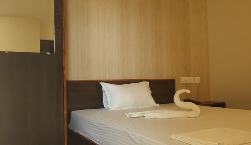 DELUXE SINGLE A/C ROOM