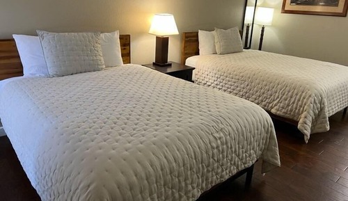 Downstairs Room with 2 Queen Beds