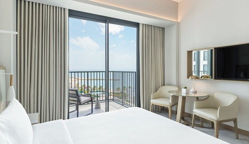Deluxe Room, 1 King Bed, Balcony, Sea View