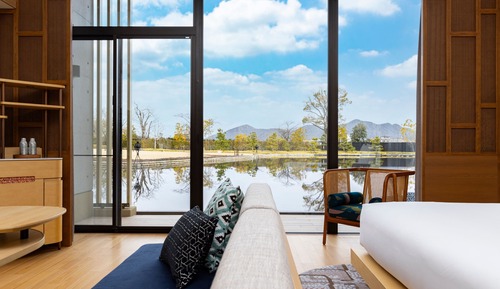Suite, 1 King Bed, Garden View