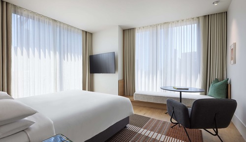 Deluxe Room, 1 King Bed, City View