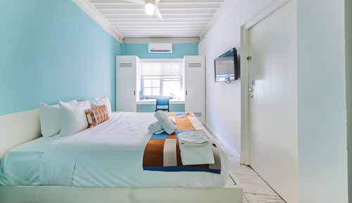 Deluxe Double Room, 1 Queen Bed, Non Smoking, Private Bathroom