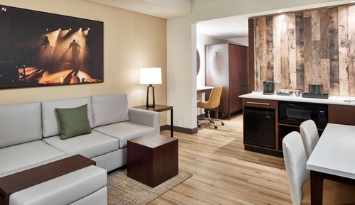 Suite, 1 King Bed, Accessible (Hearing)