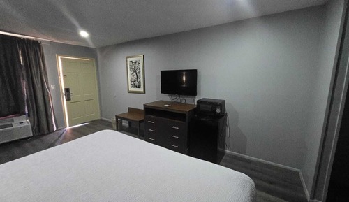 Room, 1 King Bed, Smoking