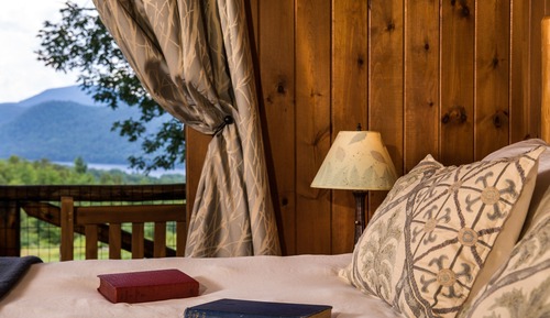Log House Balcony King and Daybed