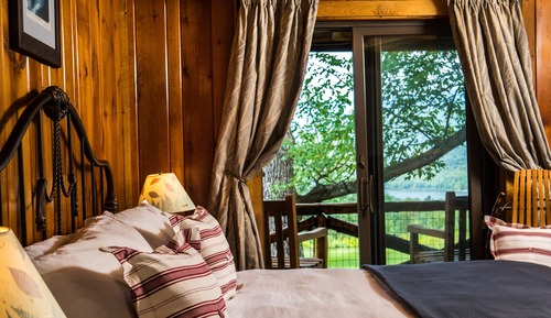 Log House Balcony Queen and Daybed