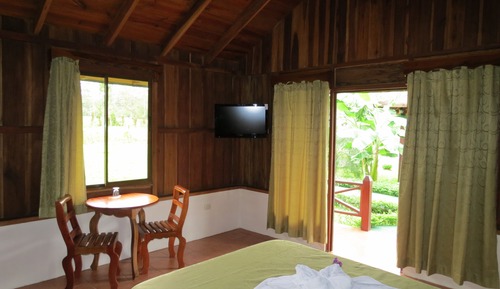 Standard Bungalow, 2 Queen Beds, Mountain View