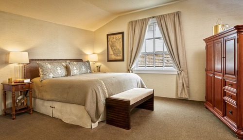 Suite, 2 Bedrooms, Shared Bathroom