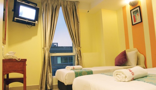 Superior Twin Room with Window