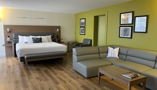 Signature Room, 1 King Bed (Rive Gauche Plus)