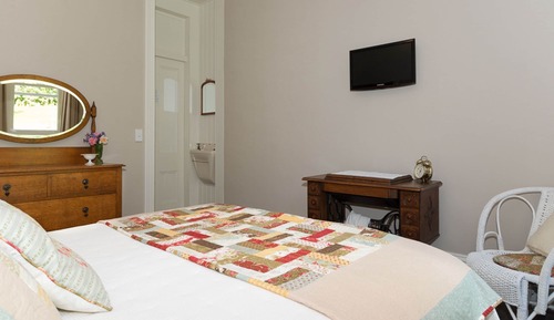 Room, 1 Queen Bed, Garden View (Rutherford)