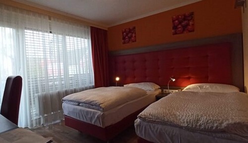 Double Room Compact Modern with Balcony 2 Twin Beds