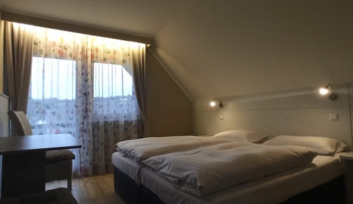 Compact Modern 1 Double Bed or 2 Single Beds without Balcony