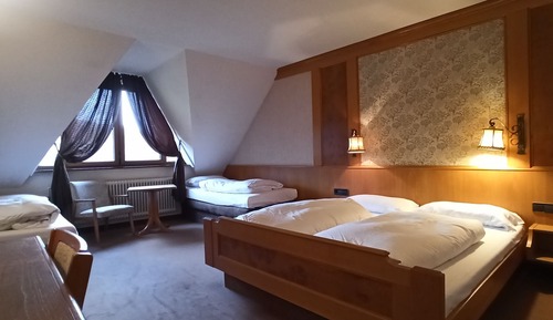 Family Room 4 People Retro without Balcony 1 Double Bed and 2 Twin Beds