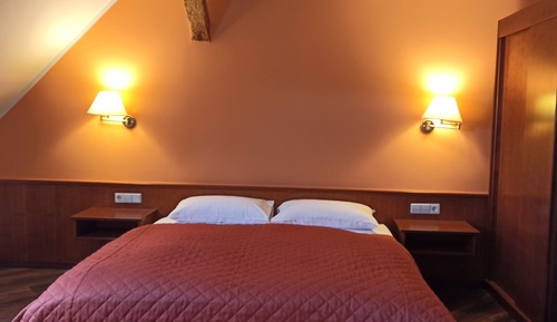 Family Room Modern without Balcony 4 People 1 Double Bed and 2 Single Beds