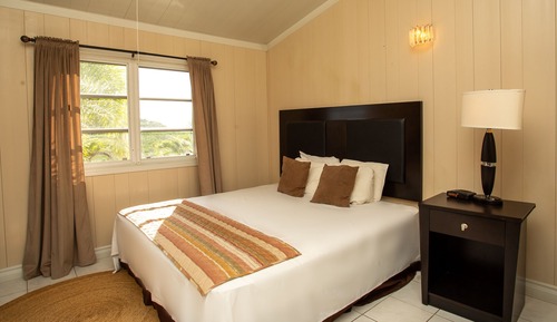 Deluxe Suite, 1 King Bed, Pool Access, Ocean View