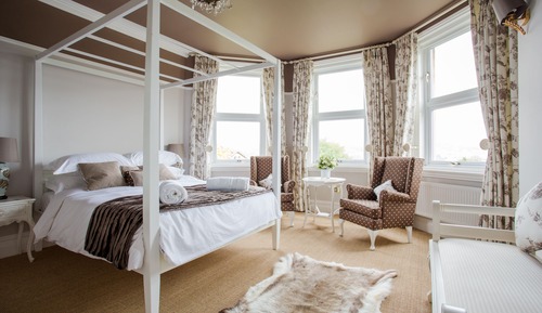   Deluxe City Four Poster