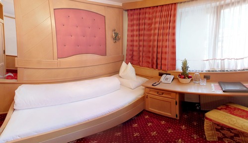 Single Room, Private Bathroom