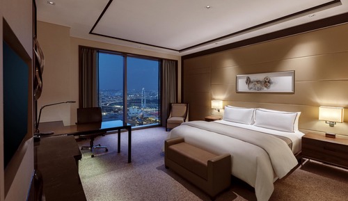 1 King Bed, Large Room