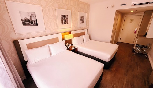 Standard Room, 2 Double Beds (Mid Floor)