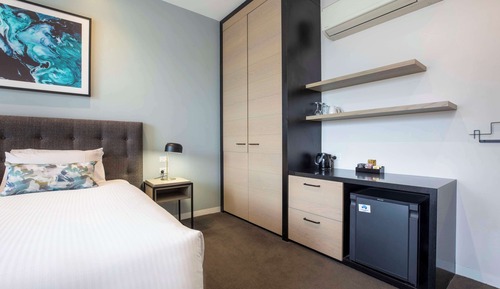 Studio King Suite