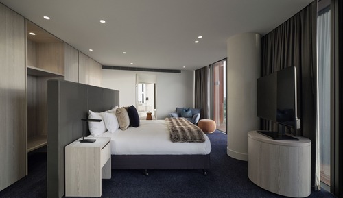 Peninsula Suite
