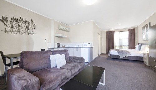 King Spa Studio (3 Night Min)