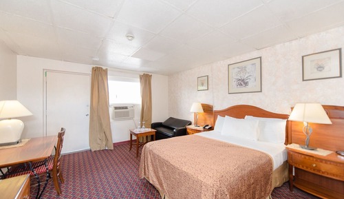 Standard Room, 1 Queen Bed