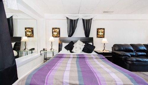 Deluxe Room, 1 Queen Bed, Jetted Tub