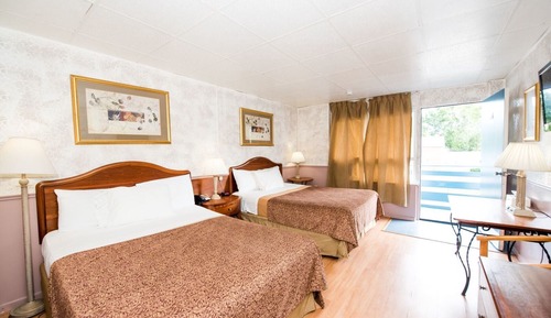 Double Room, 2 Queen Beds, Kitchenette