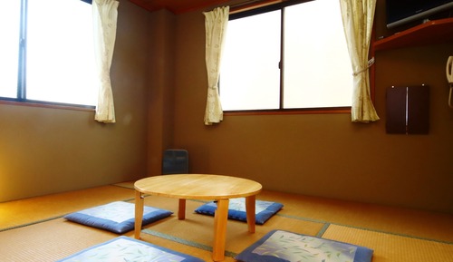 Japanese Style Room for 1-4 People, Shared Bathroom