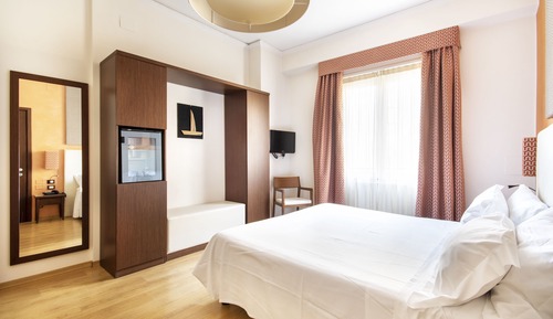 Standard Double or Twin Room, 1 Bedroom (Budget - External Private Bathroom)