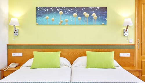 Standard Double Room (2 adults and 1 child)