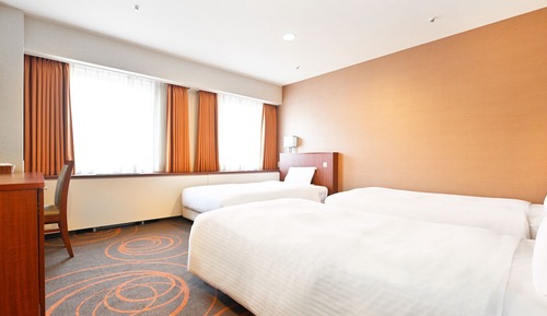 Triple Room, Smoking