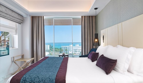 Superior Room, Pool View
