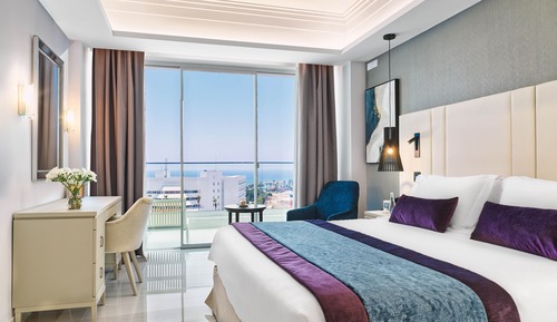 Deluxe Room, Pool View