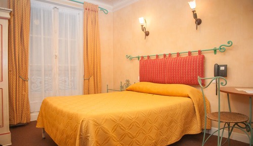 Double room with Private Bathtub and WC