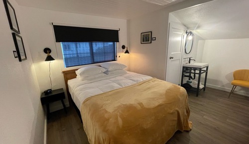 Queen Cottage #4