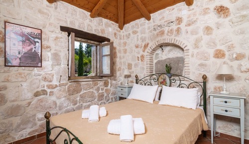 Traditional Villa, 2 Bedrooms, Pool Access, Sea View