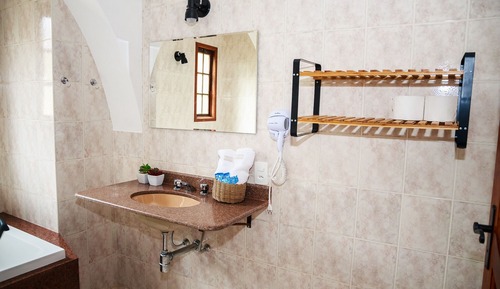 Luxury Studio Suite, 1 King Bed, Garden View